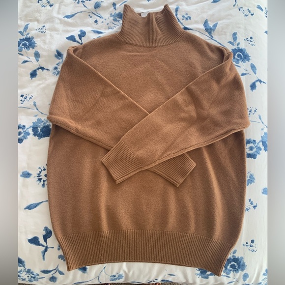FLASH SALE ‼️ NWT Aritzia stargaze mock neck sweater in Camel, size 1 - Picture 2 of 5